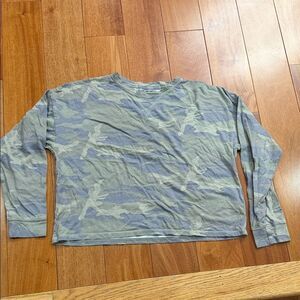 Abercrombie & Fitch Green Camouflage Long Sleeve Crop‎ Tee size M